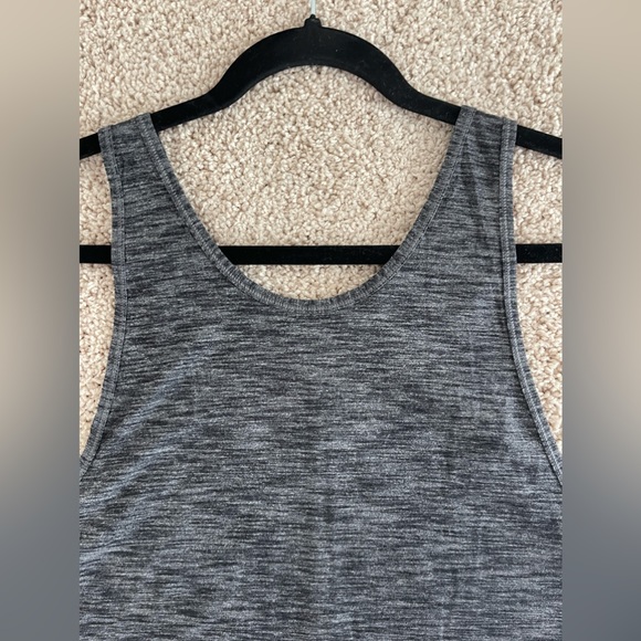 Women's Lululemon Rush Hour Tank - Size 4, Heathered Black - Picture 3 of 4